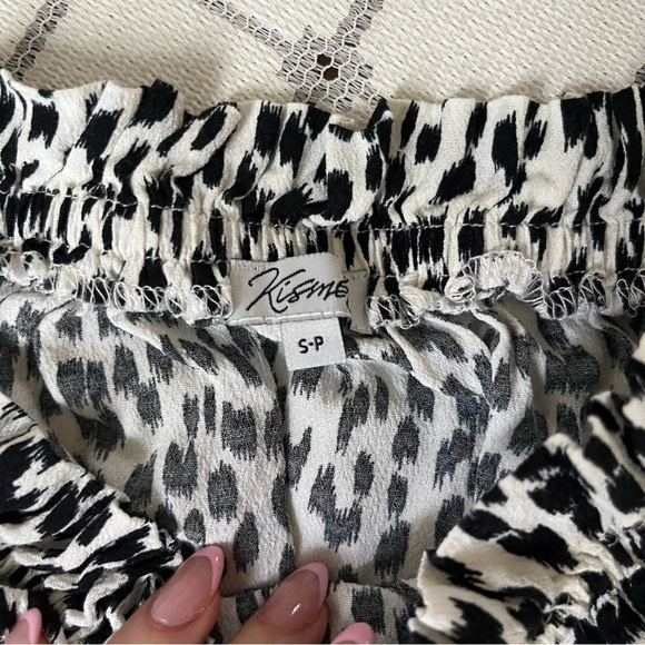 Kismet animal print smocked off shoulder top size small - Picture 6 of 6